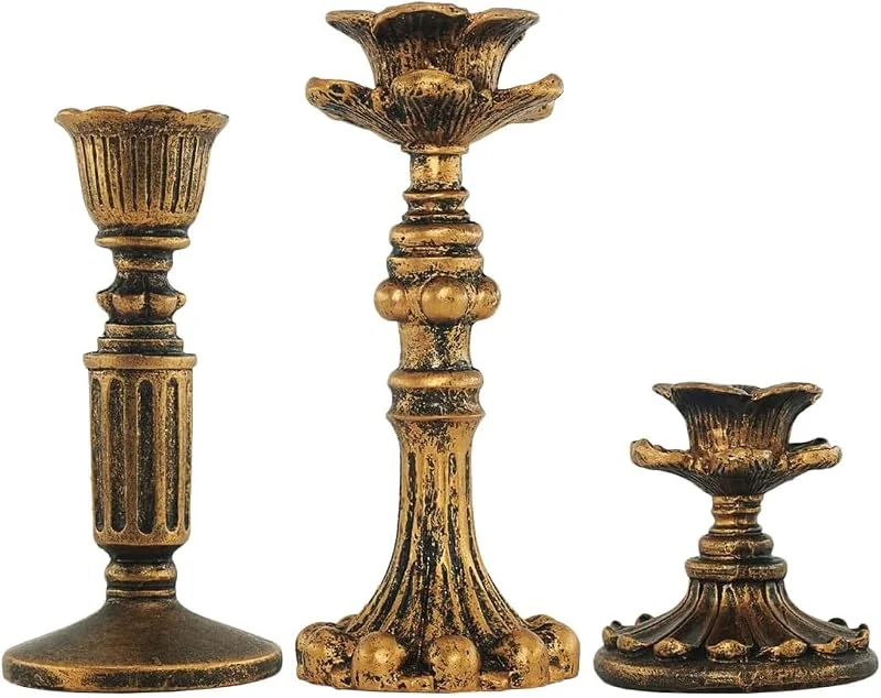 Visita la tienda de Cabilock Cabilock - Candelabro de 3 piezas vintage de resina dorada, acabado artesanal único, candelabro cónico elegante para decoración de boda y centro de mesa retro — Cena a la luz de velas