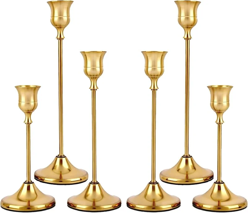 Gemejutor Candelabros Dorados Juego de 6, Portavelas Vintage de Metal en Tres Alturas Diferentes, Aptos para Velas de Ø 2, 2 cm, Elegantes Candelabros Decorativos para el Hogar y Celebraciones — Cena a la luz de velas