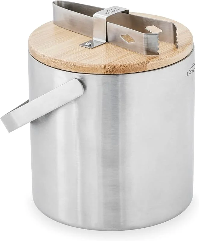 Visita la tienda de LACOR Lacor - 65514 - Cubitera NORDIC, Recipiente para Hielo, Acero Inoxidable, Doble pared Aislante, Inlcuye Tapa de Bambú 100% Natural y Pinza de Acero Inoxidable 18, 10, 14 cm, Capacidad: 1, 3 L — Vino y mesa festiva