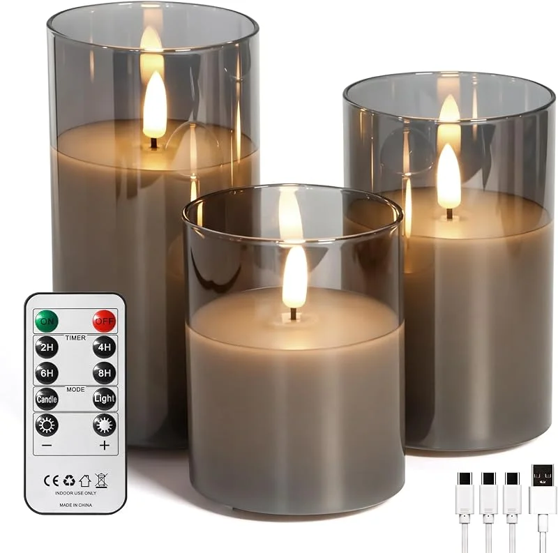 Visita la tienda de FREEPOWER FREEPOWER Juego de 3 velas LED de cristal gris, con mando a distancia y temporizador, luz blanca cálida parpadeante, recargable mediante cable USB, velas sin llama, cera auténtica, diámetro de 7, 5 x — Cena a la luz de velas
