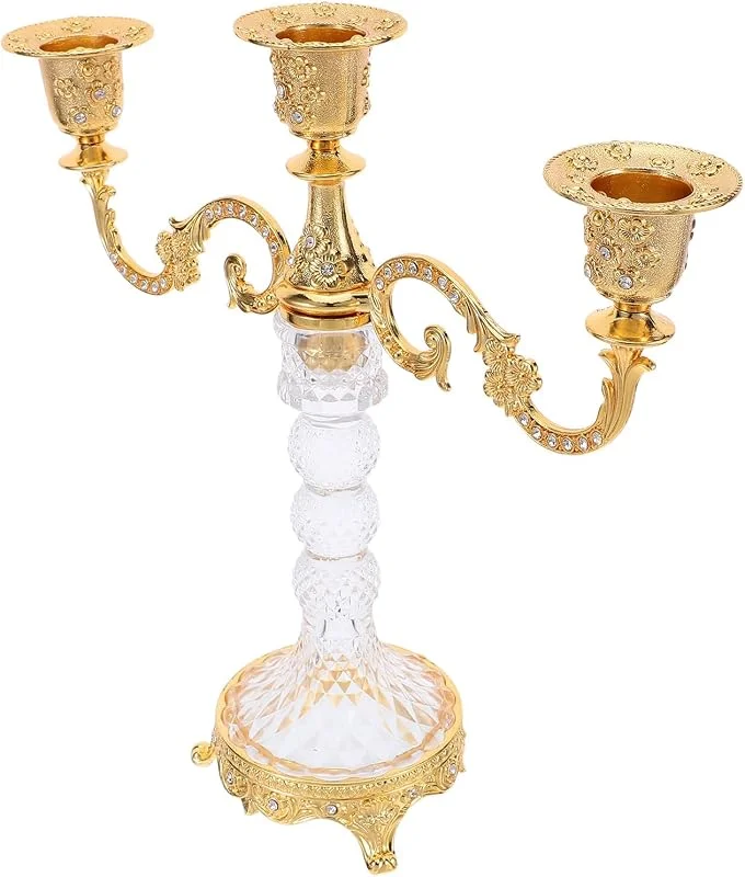 PRETYZOOM Candelabro Dorado de 3 Brazos para Velas Largas, Aleación de Aluminio y Vidrio, Diseño Europeo Elegante para Decoración de Bodas y Centros de Mesa — Cena a la luz de velas