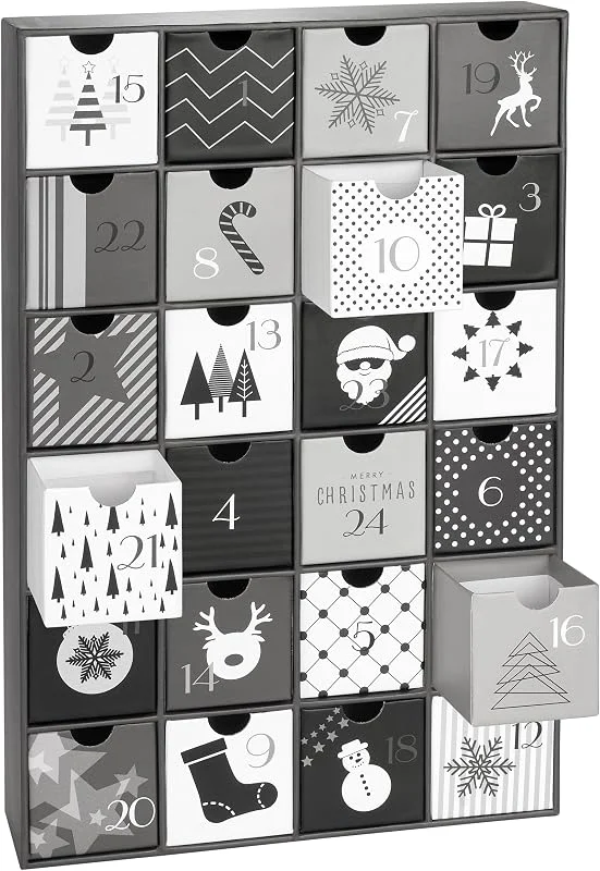 Visita la tienda de BRUBAKER BRUBAKER Calendario de Adviento para Rellenar - Navidad en Blanco y Negro - Cuenta Atrás Navideña Bricolaje con 24 Puertas para Cupones, Dulces y otras Sorpresas Navideñas - 39 cm de Alto, de Cartón — Adviento y mesa