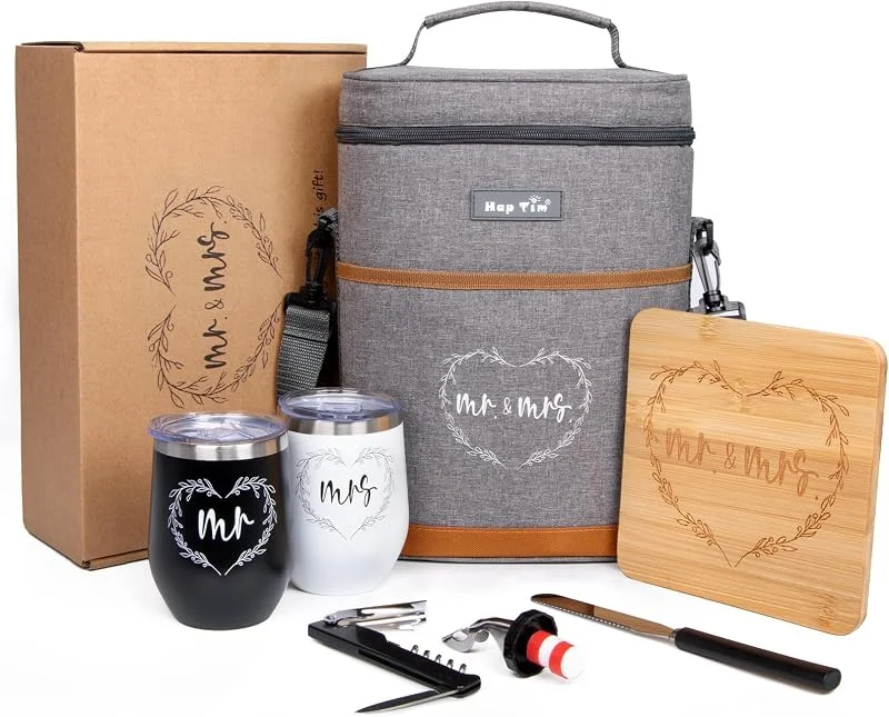 Hap Tim Regalos de boda para parejas, regalos de despedida de soltera, regalos de compromiso para recién casados, regalos de Mr and Mrs – Bolsa térmica de vino con vasos, queso de bambú Borad — Vino y mesa festiva