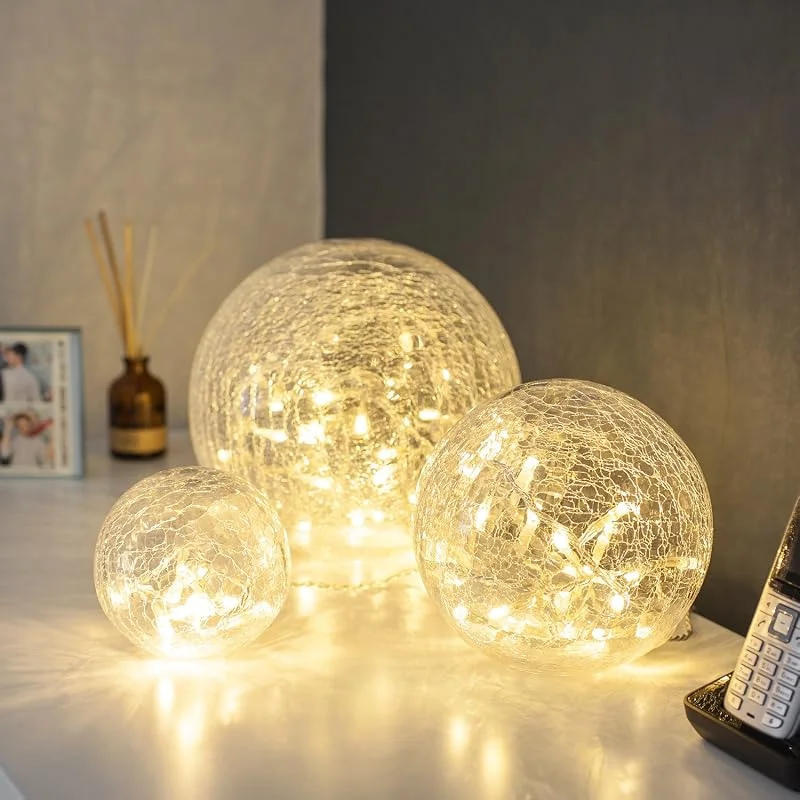 Visita la tienda de Lights4fun Lights4fun Conjunto de 3 Bolas de Cristal Craquelado LED de Luz Blanca Cálida con Enchufe y Pilas — Decoracion Navidad