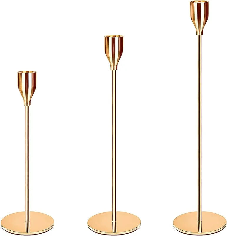 Amzeeniu Juego de 3 Portavelas Dorado, 23, 28, 33 cm para de 2.2 cm de Velas Cónicas Sola Cabeza Portavelas Candelabro de Boda, Jardin Candelabros Retro Decoración de Mesa, Regalos Originales para Mujer — Cena a la luz de velas